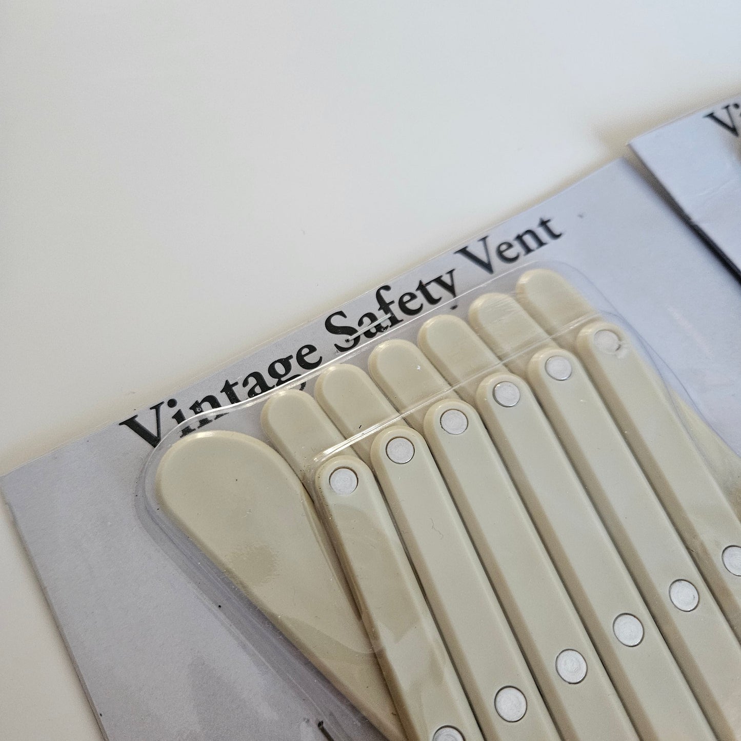 Beige Vintage Safety Vent Set (2 Pieces)