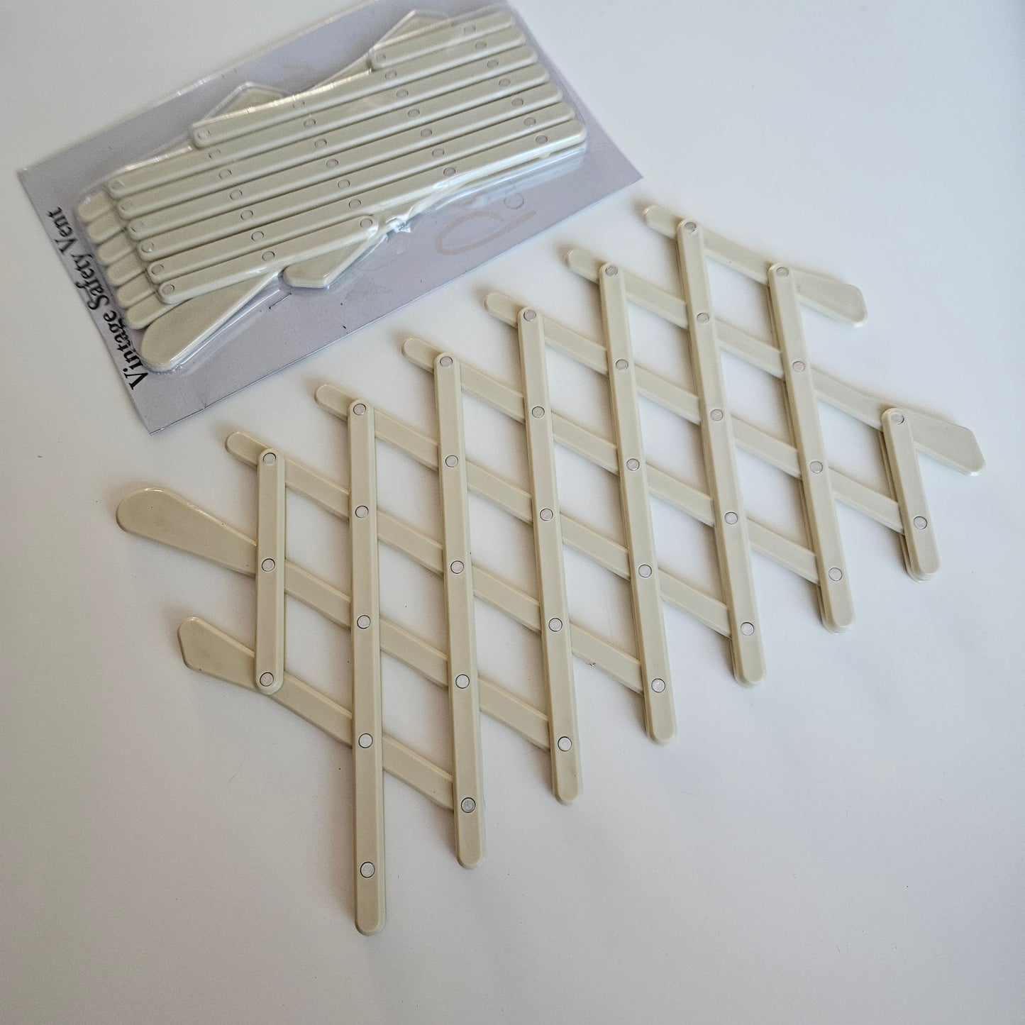 Beige Vintage Safety Vent Set (2 Pieces)